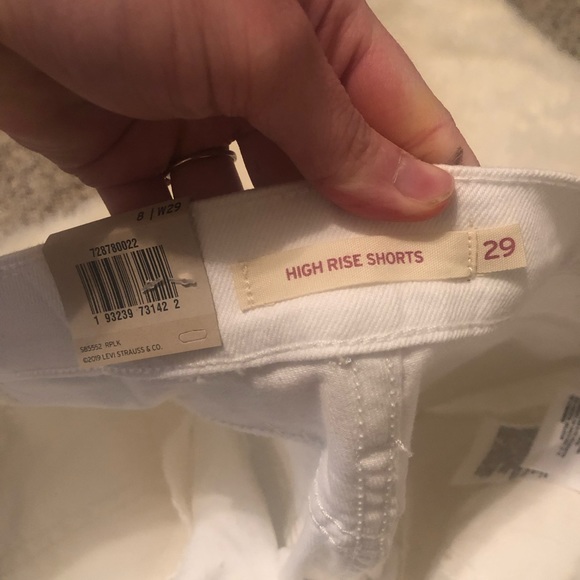 NWT Levi’s White High Waisted Shorts - Picture 2 of 5